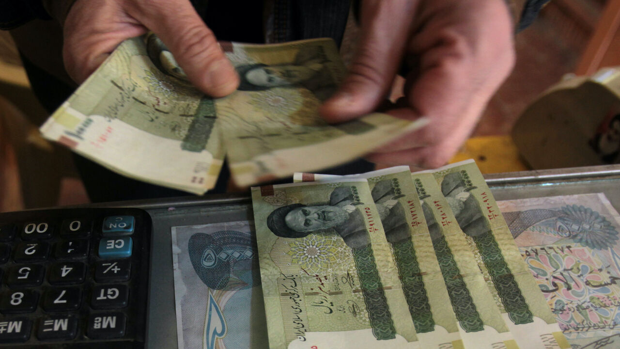 TO GO WITH AFP STORY BY SALAM FARAJ An Iraqi money dealer counts Iranian rial banknotes bearing a portrait of the late founder of the Islamic Republic of Iran, Ayatollah Ruhollah Khomeini, at an exchange office in Baghdad on February 3, 2012. Tens of thousands of Iranian visitors have been finding difficulty in using the Iranian currency in Iraq due to a depreciation of the rial against the dollar. AFP PHOTO/ ALI AL-SAADI (Photo credit should read ALI AL-SAADI/AFP/GettyImages)