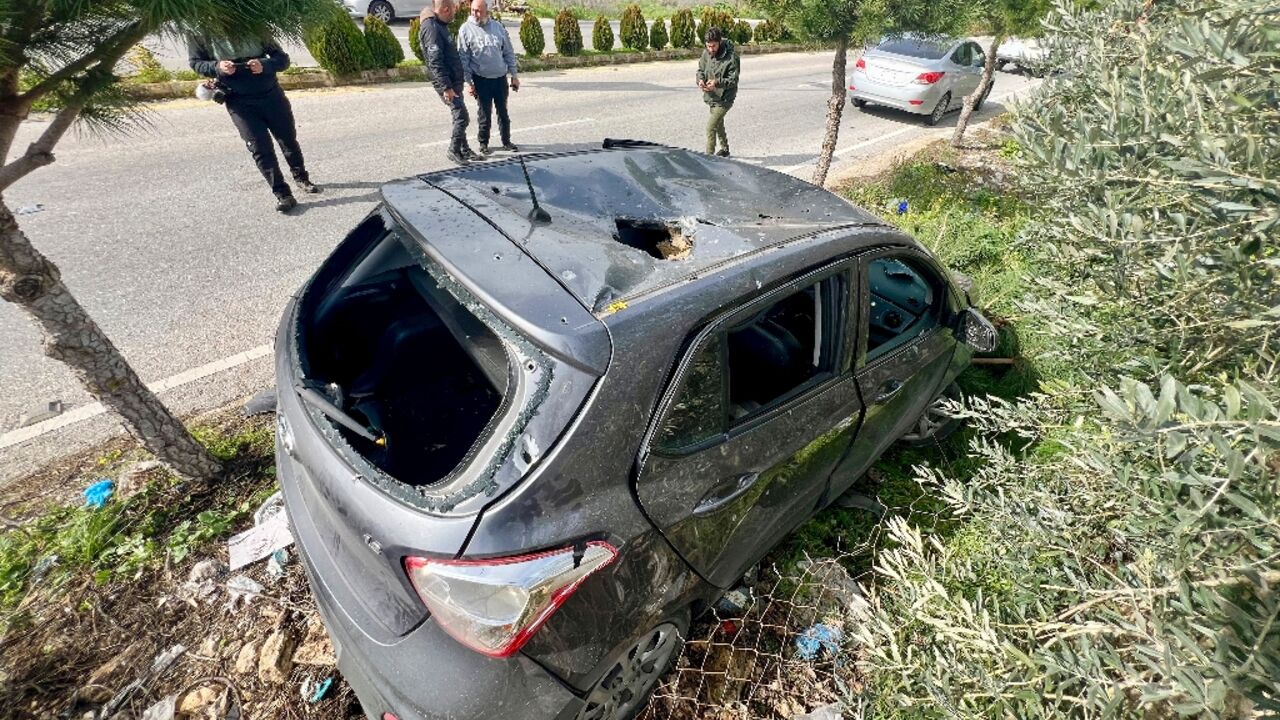 A series of Israeli strikes have injured officials from Lebanese and Palestinian armed groups in southern Lebanon, with the latest incident in Bint Jbeil A series of Israeli strikes have injured officials from Lebanese and Palestinian armed groups in southern Lebanon, with the latest incident in Bint Jbeil