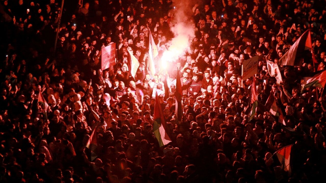 Jordanians protesting near the Israeli embassy in Amman on March 28