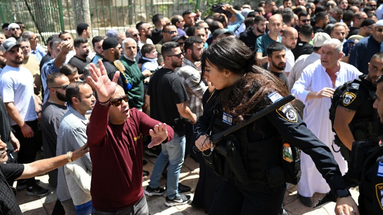Israeli police push back Palestinians close to the entrance of Jerusalem's Al-Aqsa mosque Israeli police push back Palestinians close to the entrance of Jerusalem's Al-Aqsa mosque