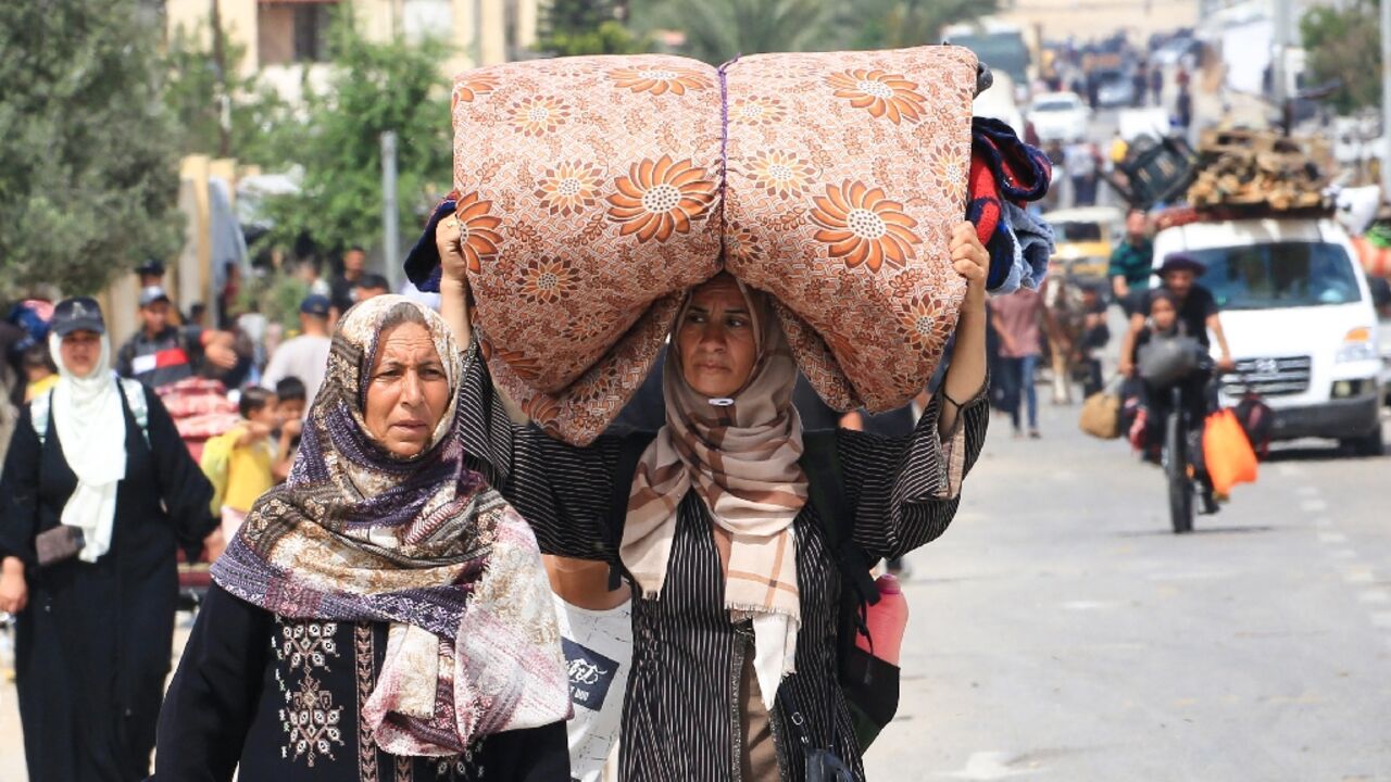 Palestinians fleeing the Tal al-Sultan area of Rafah with their belongings