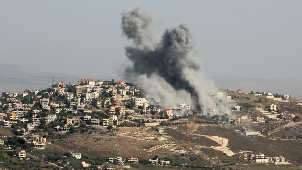 Smoke billows from the site of an Israeli strike on the southern Lebanese village of Khiam near the border Smoke billows from the site of an Israeli strike on the southern Lebanese village of Khiam near the border