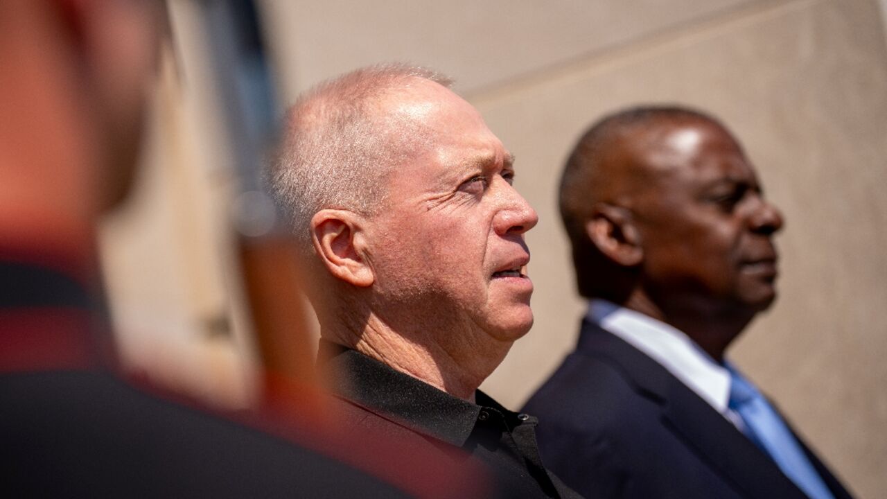 US Secretary of Defense Lloyd Austin (R) and Israeli Defense Minister Yoav Gallant (C) stand during an honor cordon at the Pentagon on June 25, 2024