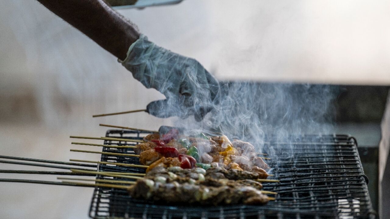 Sudanese refugees who fled to Egypt have opened restuarants and are adapting their traditional cuisine to Egyptian palates Sudanese refugees who fled to Egypt have opened restuarants and are adapting their traditional cuisine to Egyptian palates
