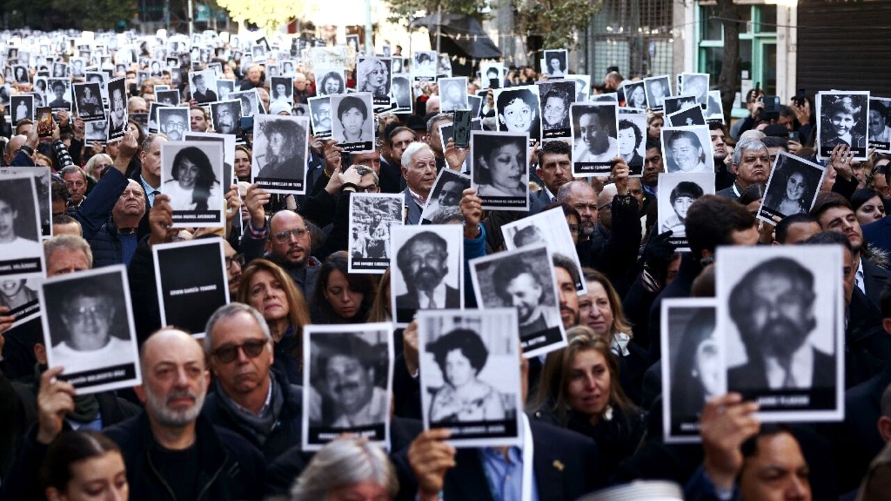 Argentina has the largest Jewish community in Latin America, with some 300,000 members Argentina has the largest Jewish community in Latin America, with some 300,000 members