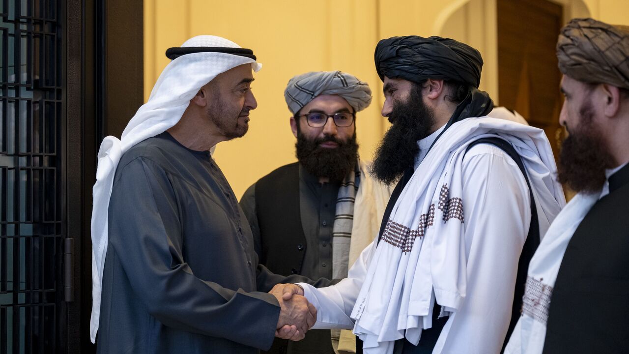 ABU DHABI, 4th June, 2024 (WAM) -- President His Highness Sheikh Mohamed bin Zayed Al Nahyan received an Afghan delegation led by Sirajuddin Haqqani, Minister of Interior Affairs.