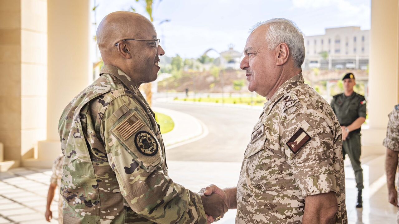 US-Jordan joint chiefs shake hands