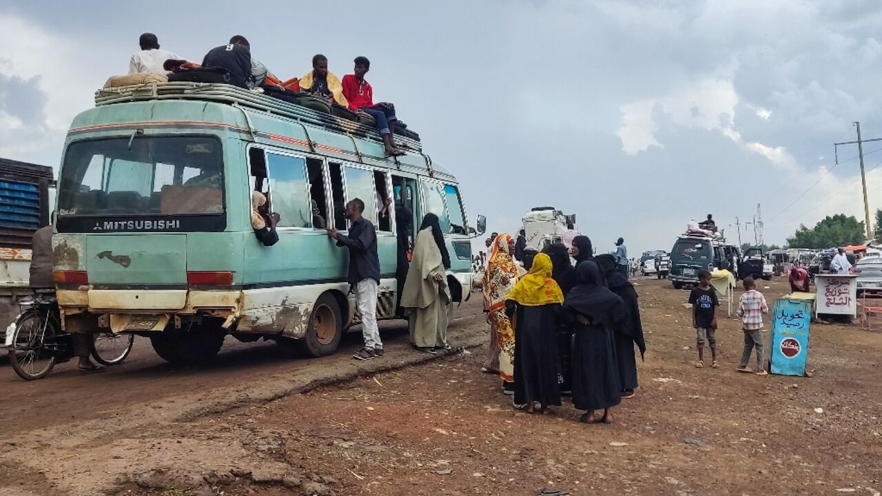 People displaced from areas of Sudan's al-Jazira state arrive in Gedaref, in eastern Sudan