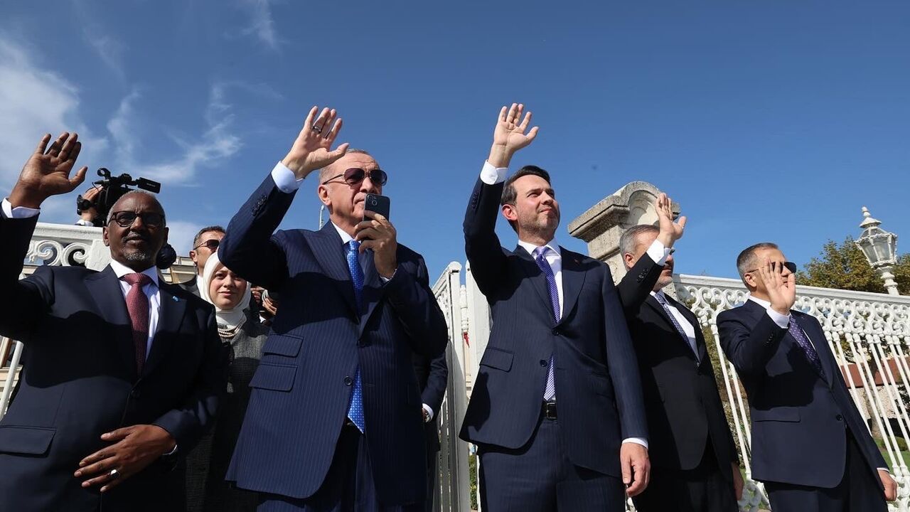 (R to L) Somali Ambassador to Ankara Fathudin Ali Mohamed, Turkish President Recep Tayyip Erdogan, Turkish Energy Minister Alparslan Bayraktar, and Turkish Foreign Minister Hakan Fidan bid farewell to the Oruc Reis departs from Istanbul.