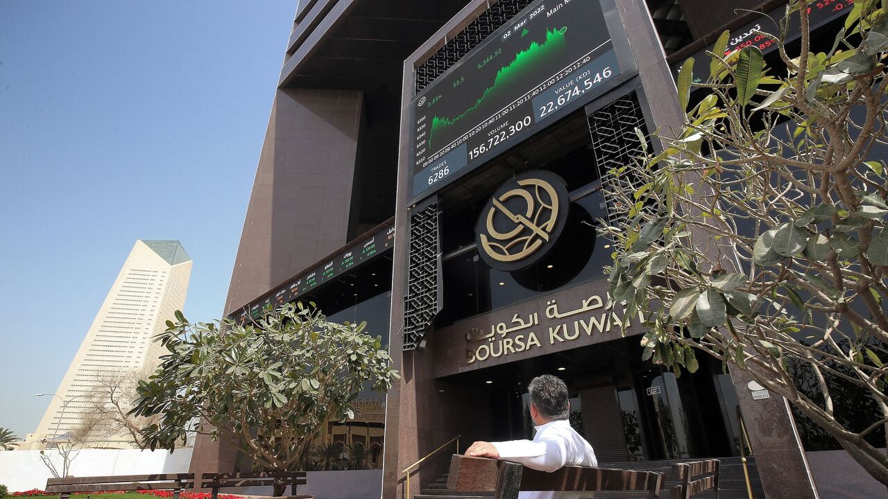 This picture taken on March 2, 2022, shows a view of the Boursa Kuwait (Kuwait Stock Exchange) building and the Central Bank headquarters. 