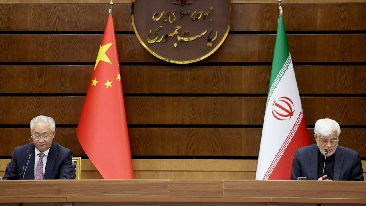 Senior Iranian and Chinese officials held talks in Tehran on expanding bilateral ties in various areas, particularly in the economic field.