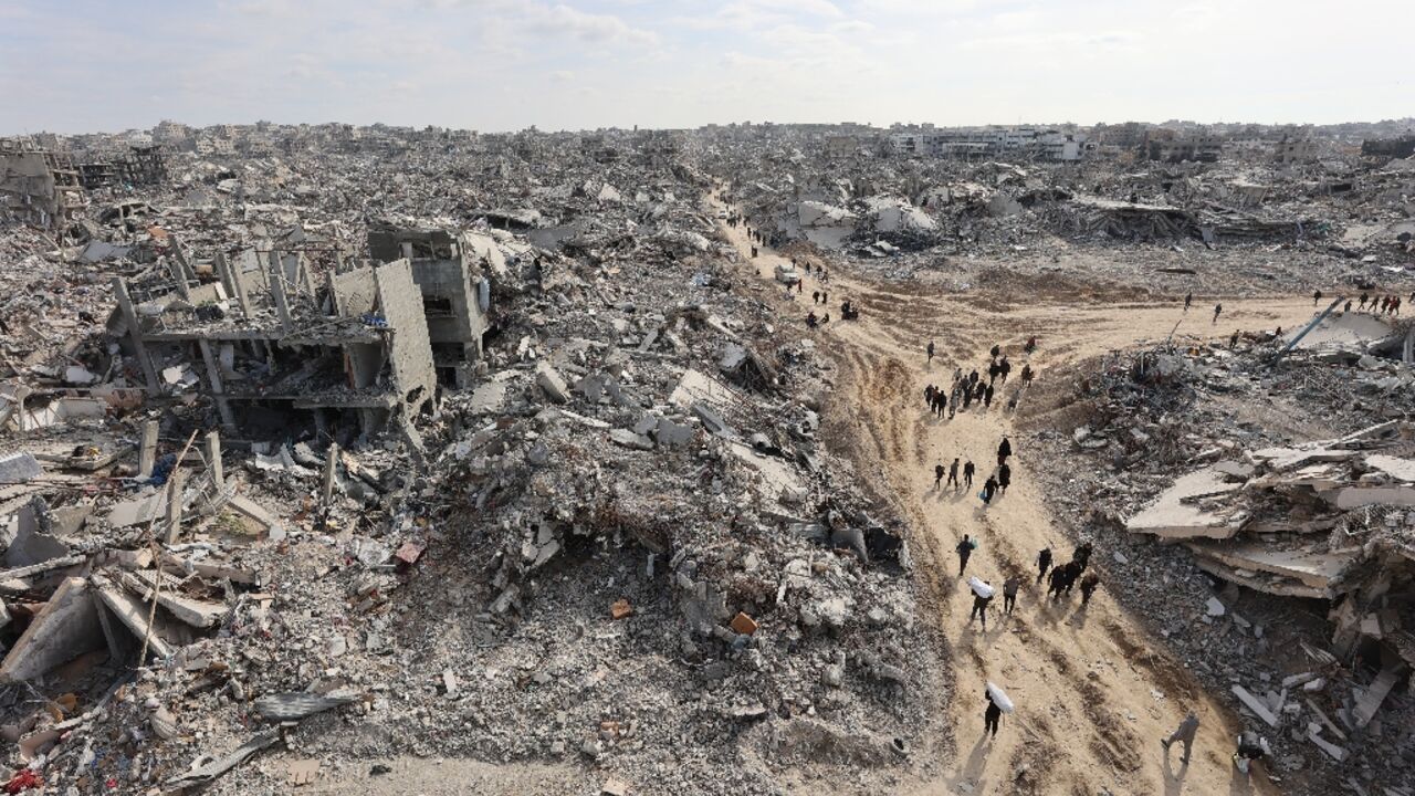 Displaced Palestinians return to the war-devastated Jabalia refugee camp in northern Gaza, shortly before the truce took effect