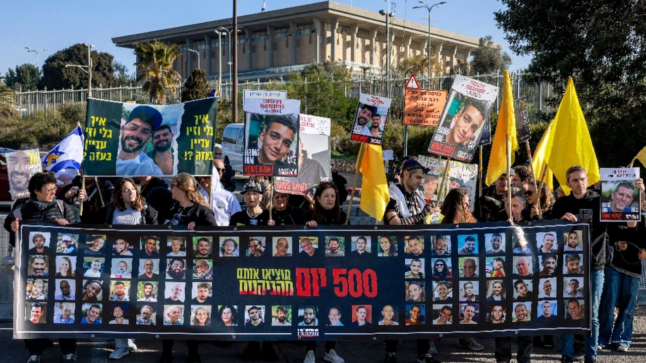 Dozens of demonstrators were seen marching to Prime Minister Benjamin Netanyahu's residence in the morning Dozens of demonstrators were seen marching to Prime Minister Benjamin Netanyahu's residence in the morning