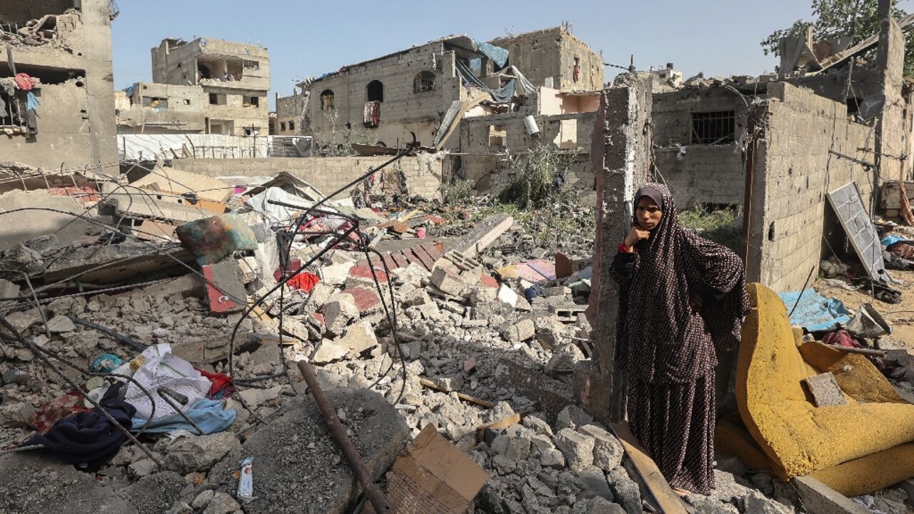 Gaza's civil defence agency said Israeli air strikes killed at least 15 people in Khan Yunis and the Nuseirat refugee camp at dawn Gaza's civil defence agency said Israeli air strikes killed at least 15 people in Khan Yunis and the Nuseirat refugee camp at dawn