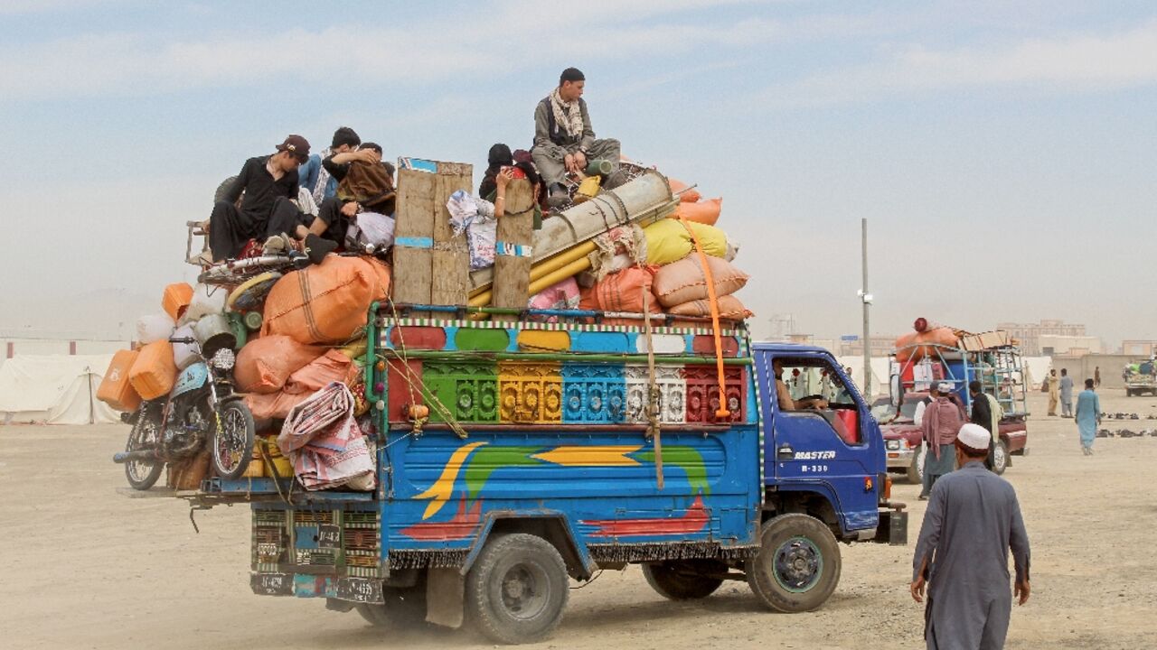 Thousands of Afghans have crossed the border from Pakistan in recent days, the United Nations and Taliban officials said, as Islamabad ramped up pressure for them to leave Thousands of Afghans have crossed the border from Pakistan in recent days, the United Nations and Taliban officials said, as Islamabad ramped up pressure for them to leave