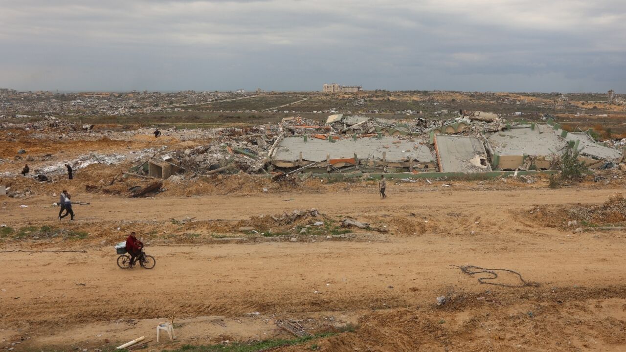 Displaced Palestinians crossing the so-called Netzarim corridor in the Gaza Strip on February 9, 2025 Displaced Palestinians crossing the so-called Netzarim corridor in the Gaza Strip on February 9, 2025
