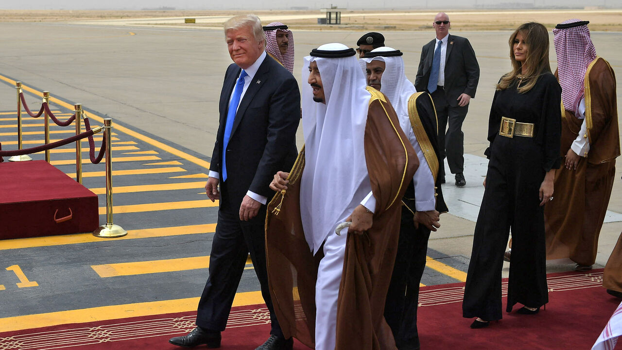 US President Donald Trump (C-L) is welcomed by Saudi King Salman bin Abdulaziz Al Saud (C) upon arrival at King Khalid International Airport, followed by First Lady Melania Trump (R), Riyadh, Saudi Arabia, May 20, 2017.