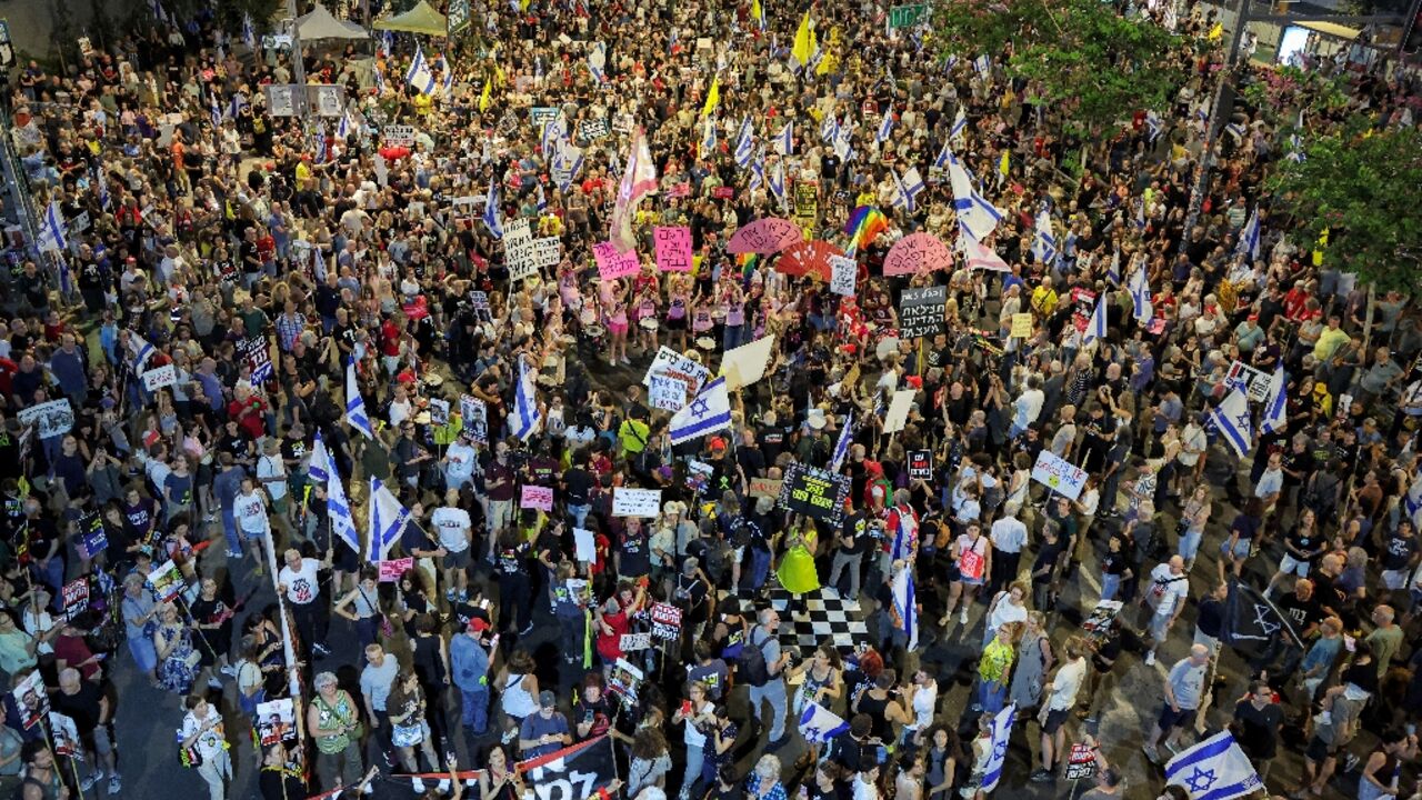 A crowd of thousands rallied in Tel Aviv for the hostages A crowd of thousands rallied in Tel Aviv for the hostages