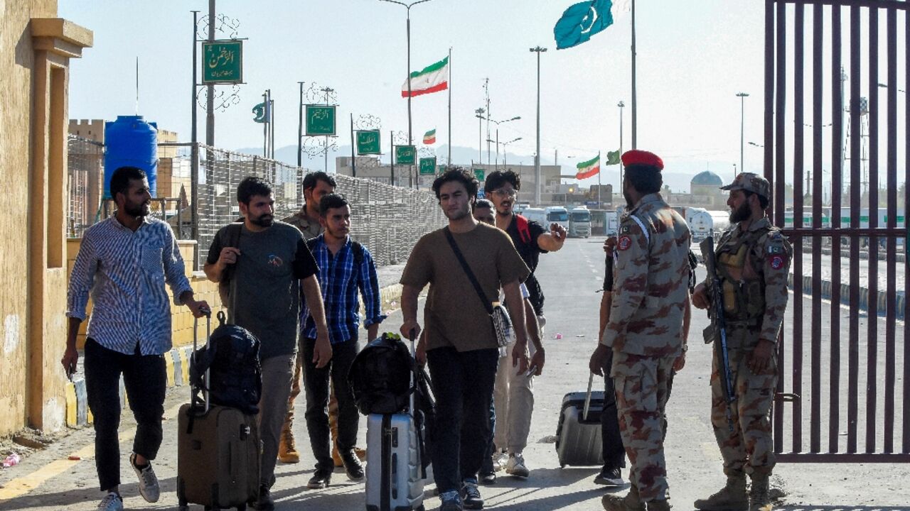 Thousands of Pakistanis, including many students, have begun returning home from Iran as Israel and Tehran trade heavy strikes in an escalating conflict Thousands of Pakistanis, including many students, have begun returning home from Iran as Israel and Tehran trade heavy strikes in an escalating conflict