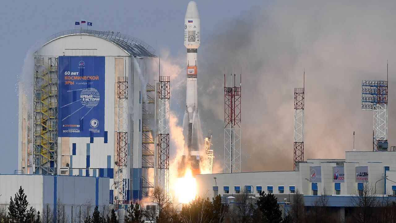 The Soyuz-2.1b rocket carrying Russia's Meteor-M 2-1 meteorological satellite lifts off from the launch pad at the Vostochny Cosmodrome outside the city of Uglegorsk on Nov. 28, 2017.
