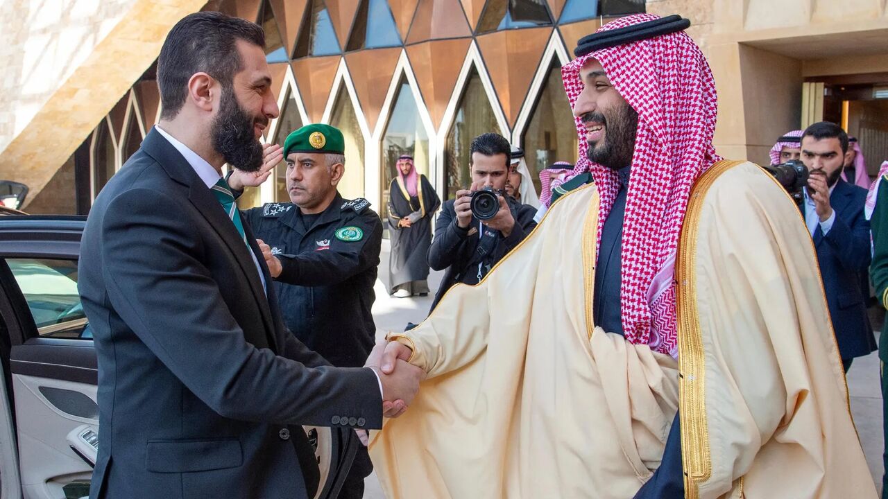 Saudi Crown Prince Mohammed bin Salman is greeting Syria’s interim president, Ahmad al-Shara, left, during his arrival on Sunday at the royal palace in Riyadh, Saudi Arabia