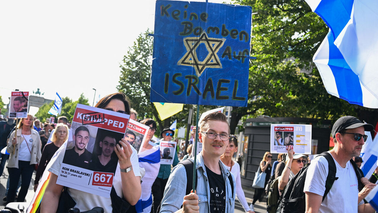FILE PHOTO: A demonstrator holds a sign reading "No bombs on Israel" during a protest demanding the release of hostages kidnapped during the deadly October 7, 2023, attack on Israel by Hamas, in Berlin, Germany, August 7, 2025. REUTERS/Annegret Hilse/File Photo