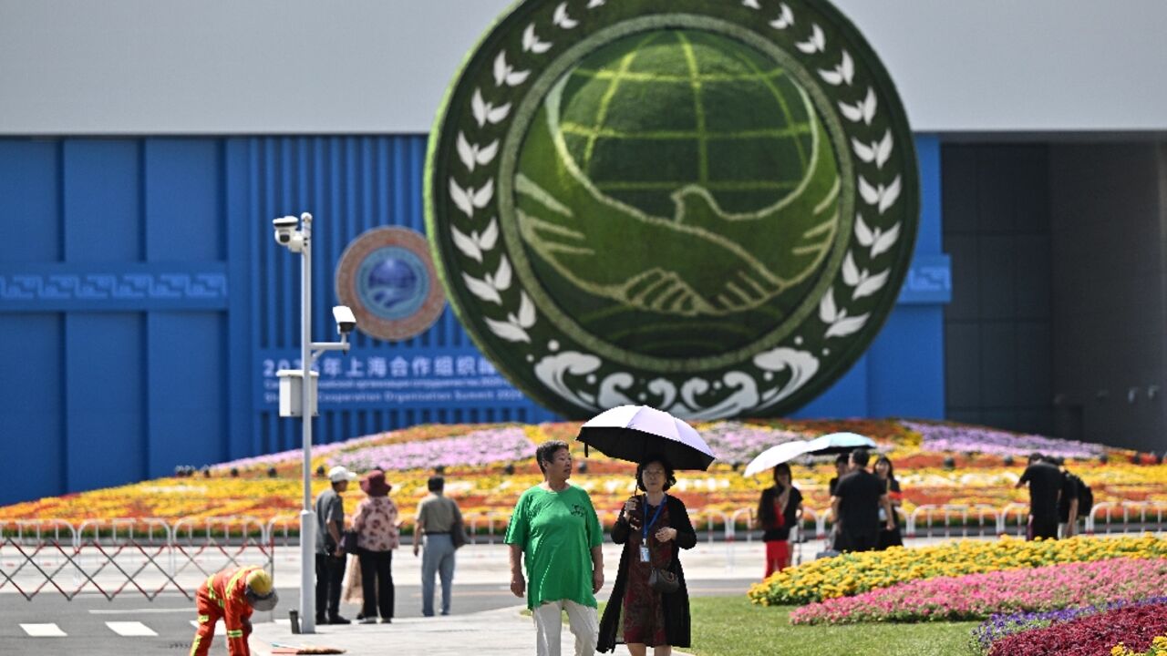 Chinese President Xi Jinping began welcoming leaders from 26 countries before the Shanghai Cooperation Organisation summit in the northern city of Tianjin Chinese President Xi Jinping began welcoming leaders from 26 countries before the Shanghai Cooperation Organisation summit in the northern city of Tianjin