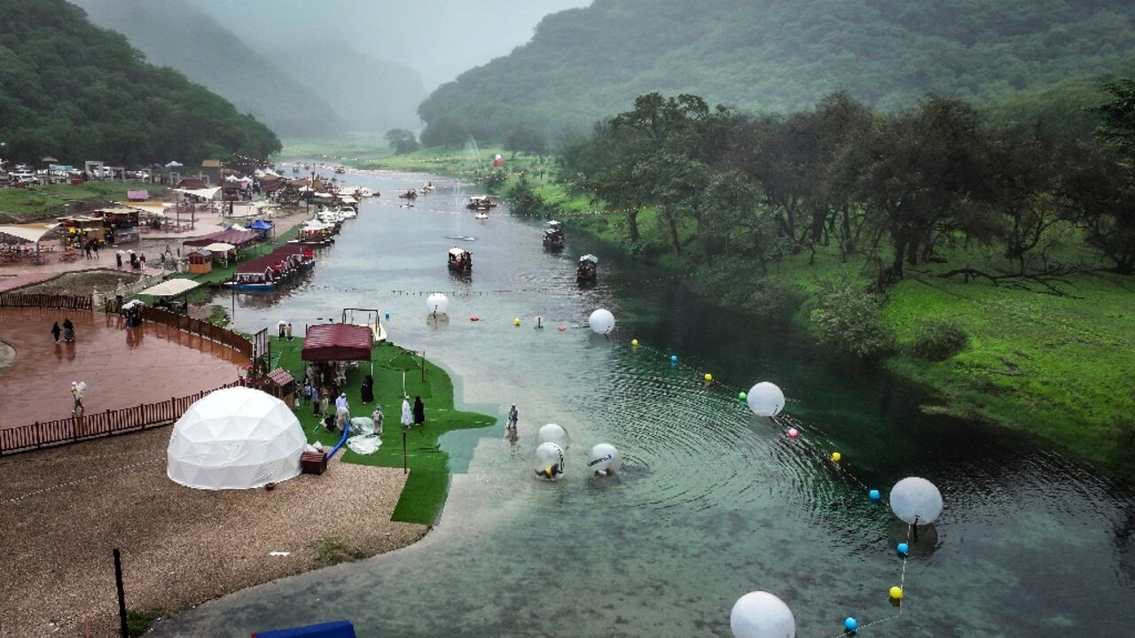Dhofar's temperate climate is a major attraction for visitors from the Gulf during the region's punishing summers. Dhofar's temperate climate is a major attraction for visitors from the Gulf during the region's punishing summers.