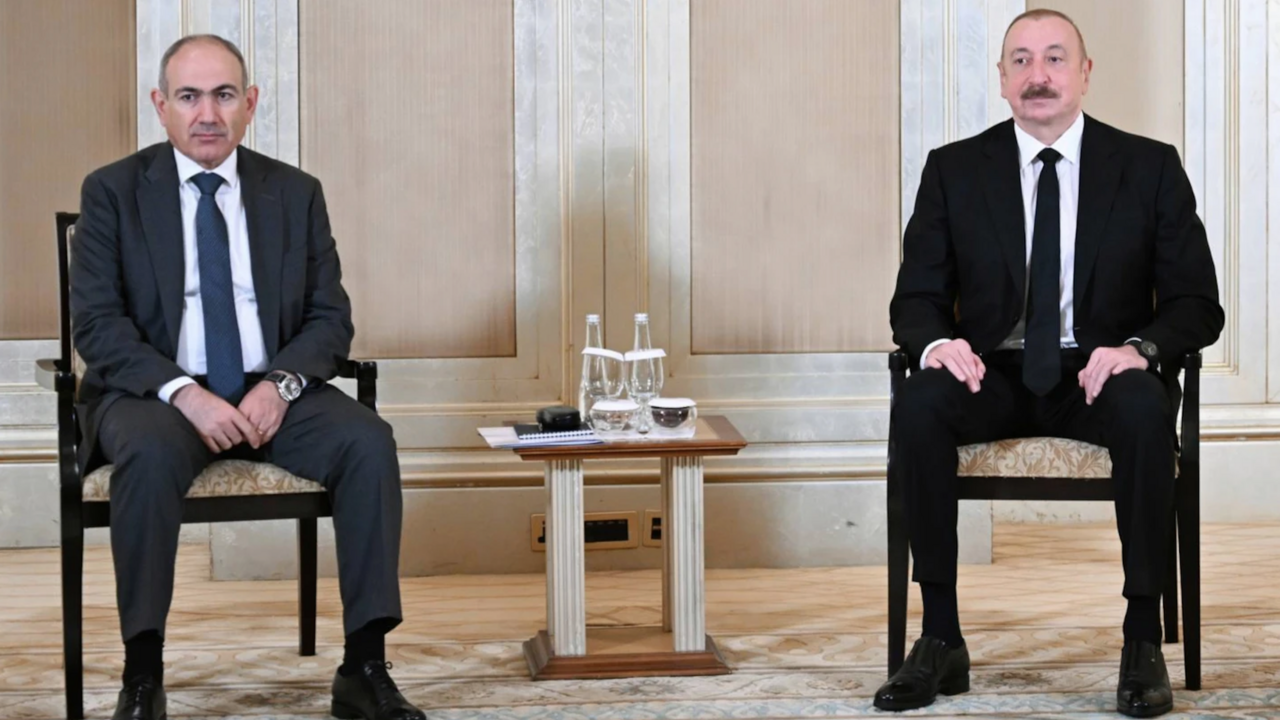 Azerbaijani President Ilham Aliyev (R) and Armenian Prime Minister Nikol Pashinyan meet in Abu Dhabi on July 10, 2025.