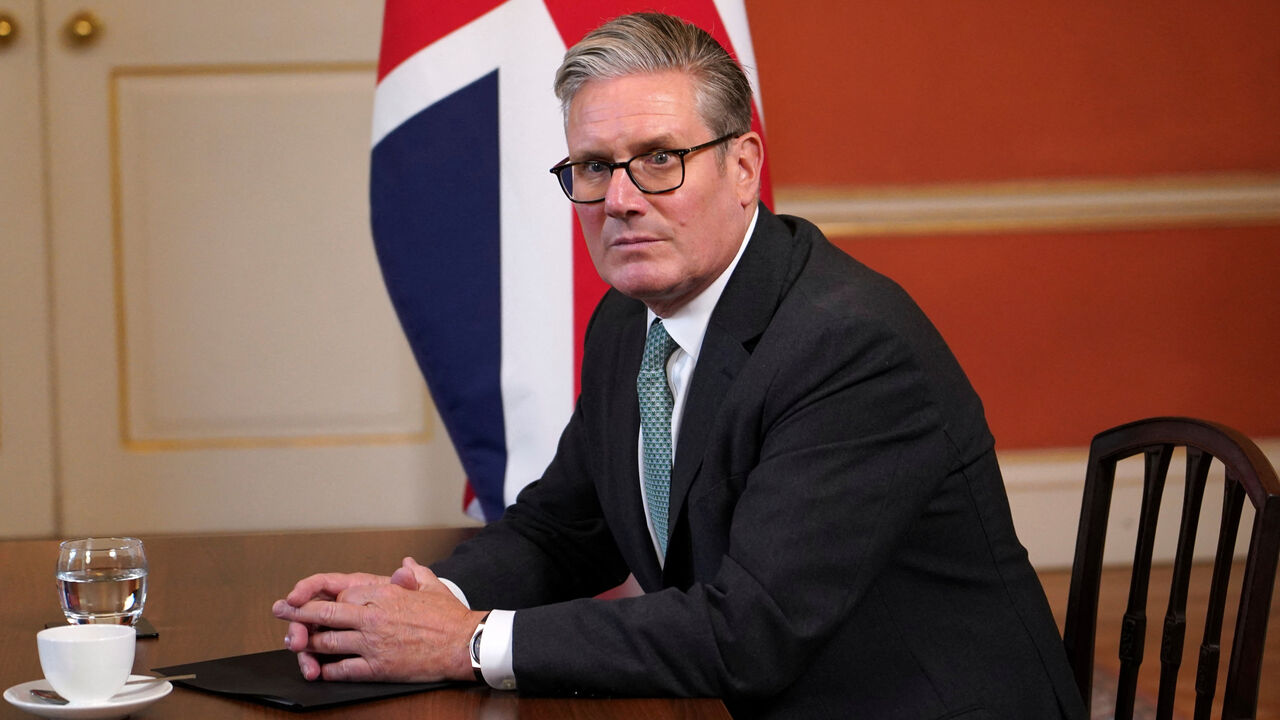 Britain's Prime Minister Keir Starmer sits as he meets with Israel's President Isaac Herzog on the day of his visit at 10 Downing Street in London, Sept. 10, 2025.  Alberto Pezzali/Pool via REUTERS