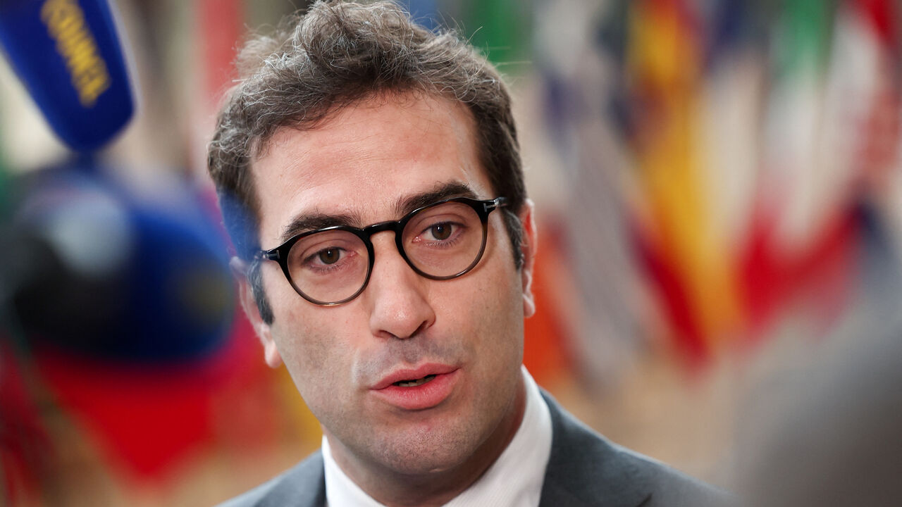 FILE PHOTO: Spanish Minister of Economy, Trade and Business Carlos Cuerpo speaks to the media ahead of a European Union Foreign Affairs Council (Trade) meeting to discuss EU-U.S. relations, in Brussels, Belgium July 14, 2025. REUTERS/Yves Herman/File Photo