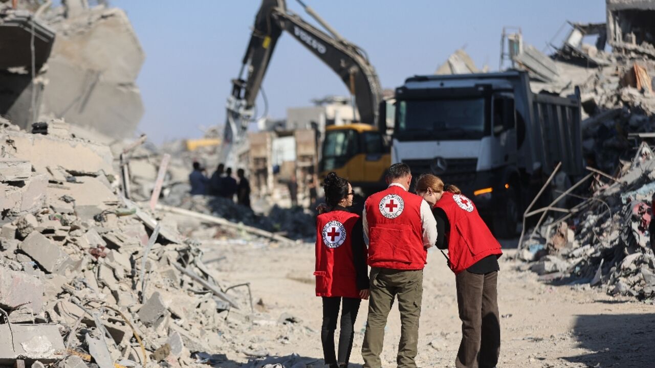Members of the Red Cross have joined Egyptian recovery teams searching for the remains of missing Israeli hostages under the ruins of the Gaza strip