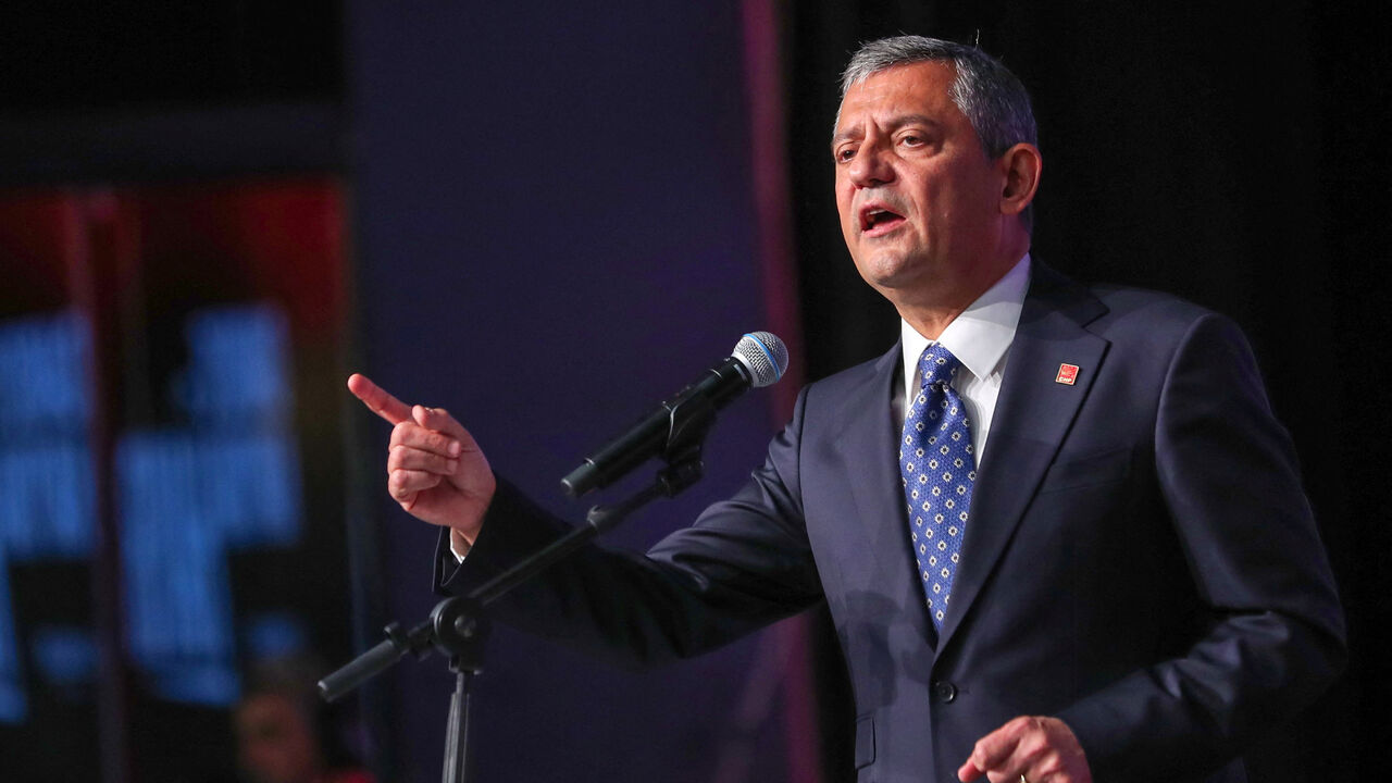 Ozgur Ozel, leader of Turkey's main opposition Republican People's Party (CHP), speaks during the party's 22nd extraordinary congress in Ankara, Turkey, September 21, 2025. REUTERS/Cagla Gurdogan