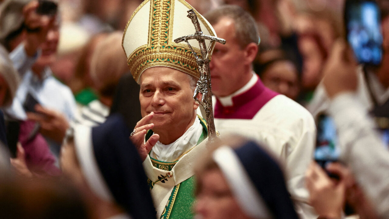FILE PHOTO: Pope Leo XIV arrives to lead the Mass for the Jubilee of Synodal Teams and Participatory Bodies at St. Peter's Basilica in the Vatican, October 26, 2025. REUTERS/Yara Nardi/File Photo