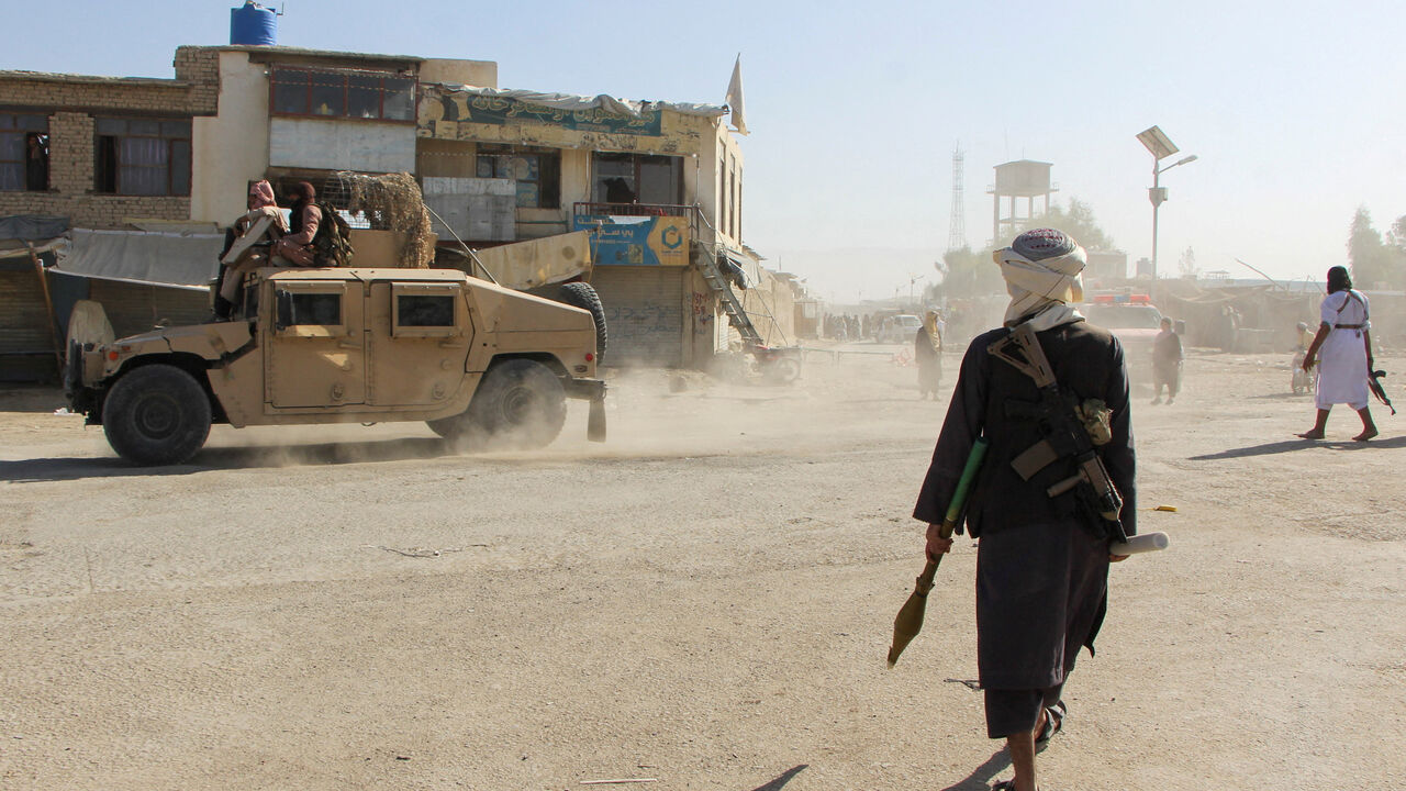 Afghan Taliban fighters patrol near the Afghanistan-Pakistan border in Spin Boldak, Kandahar Province, following exchanges of fire between Pakistani and Afghan forces in Afghanistan, October 15, 2025. REUTERS/Stringer