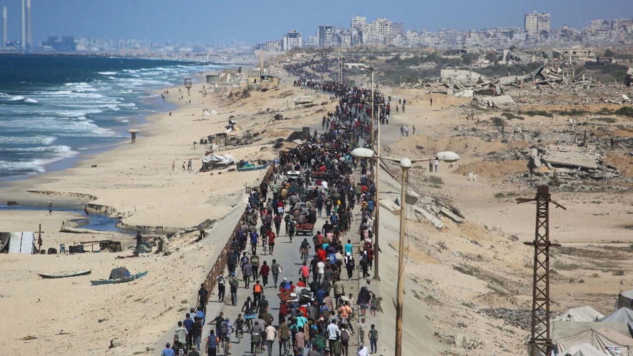 Thousands of displaced Palestinians are once again on the move after Israeli forces declared a ceasefire, giving many hope that they could return to their home districts Thousands of displaced Palestinians are once again on the move after Israeli forces declared a ceasefire, giving many hope that they could return to their home districts