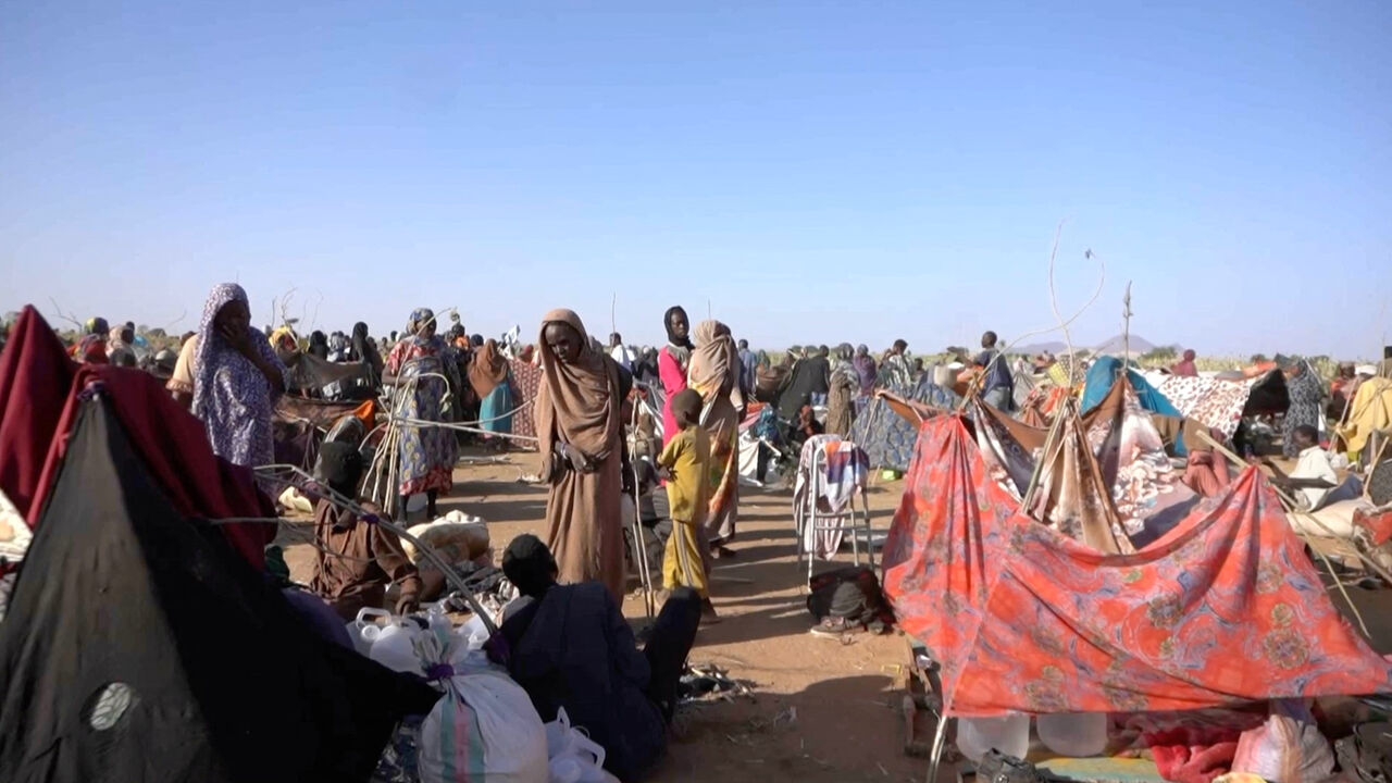 Displaced Sudanese gather and sit in makeshift tents after fleeing Al-Fashir city in Darfur, in Tawila, Sudan, October 29, 2025, in this still image taken from a Reuters' video. REUTERS/Mohamed Jamal