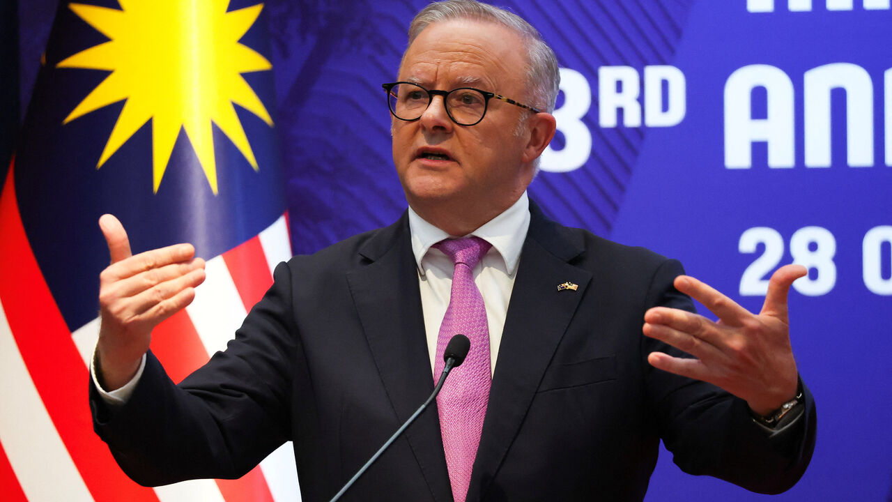 Australian Prime Minister Anthony Albanese speaks during a press conference at the Malaysia-Australia 3rd Annual Leaders' Meeting on the sidelines of the Association of Southeast Asian Nations (ASEAN) Summit at the Kuala Lumpur Convention Centre (KLCC) in Kuala Lumpur, Malaysia, 28 October 2025.  FAZRY ISMAIL/Pool via REUTERS