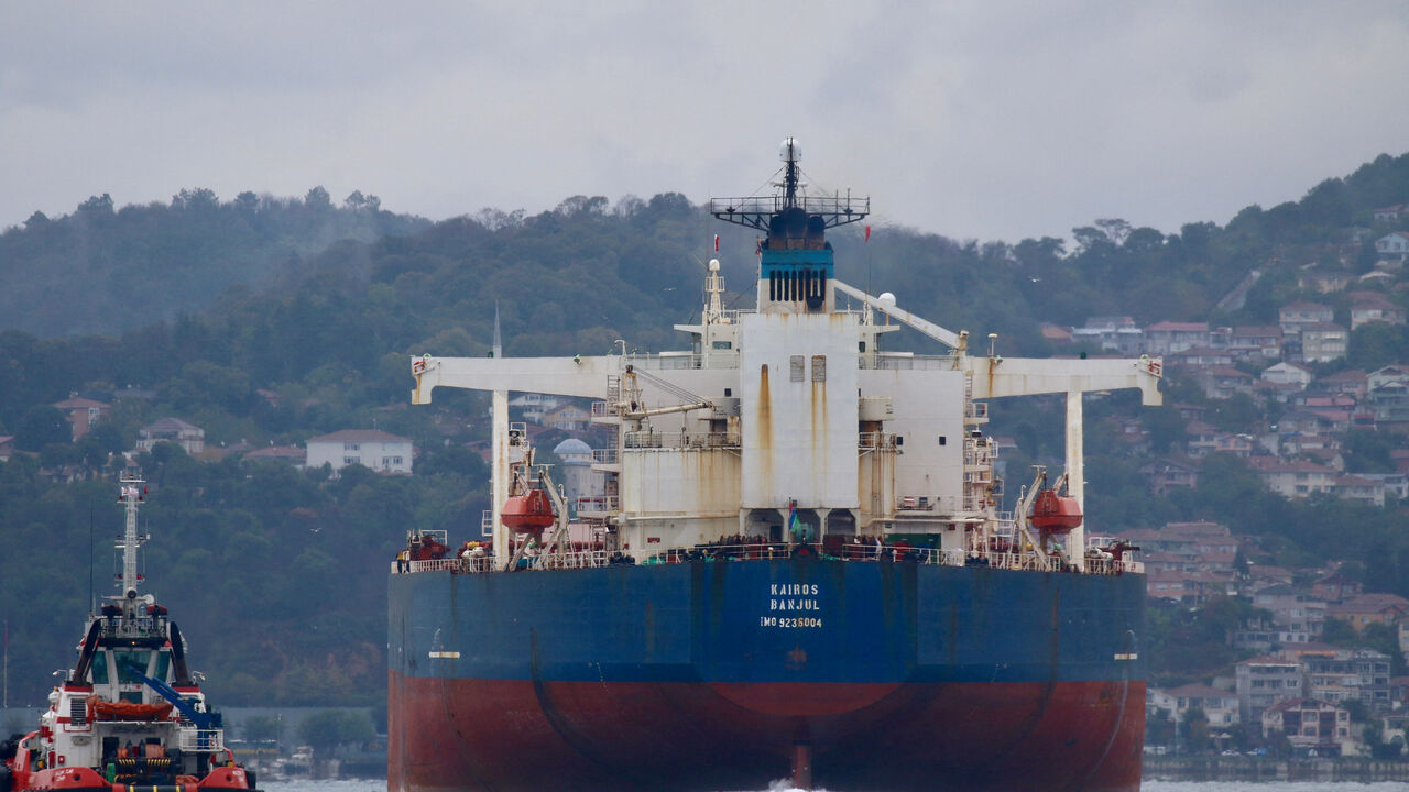 Gambian-flagged tanker Kairos transits the Bosphorus in Istanbul, Turkey, September 29, 2025. REUTERS/Yoruk Isik
