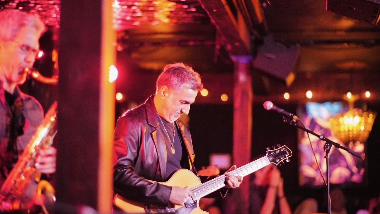 Arash Sobhani performing in Amsterdam on Oct. 25. 2025.