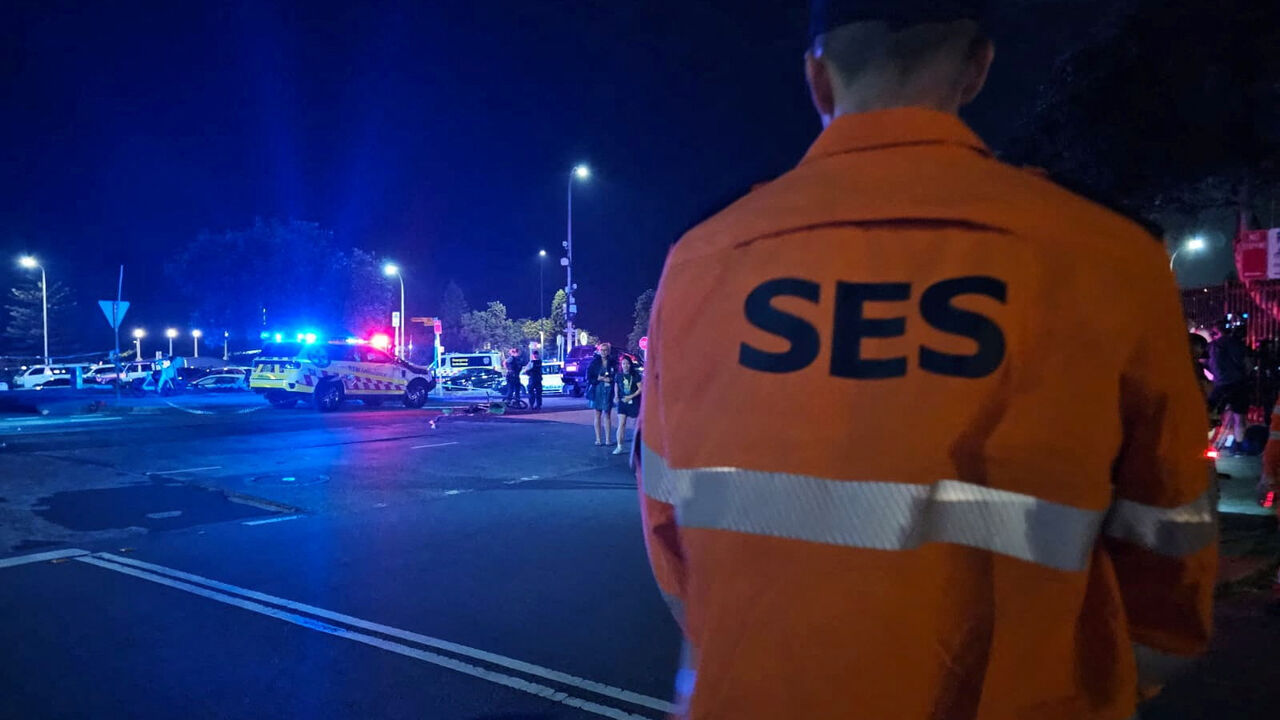 An Australian State Emergency Service (SES) member operates at the scene of a shooting incident at Bondi Beach, Sydney, Australia, December 14, 2025. REUTERS/James Redmayne
