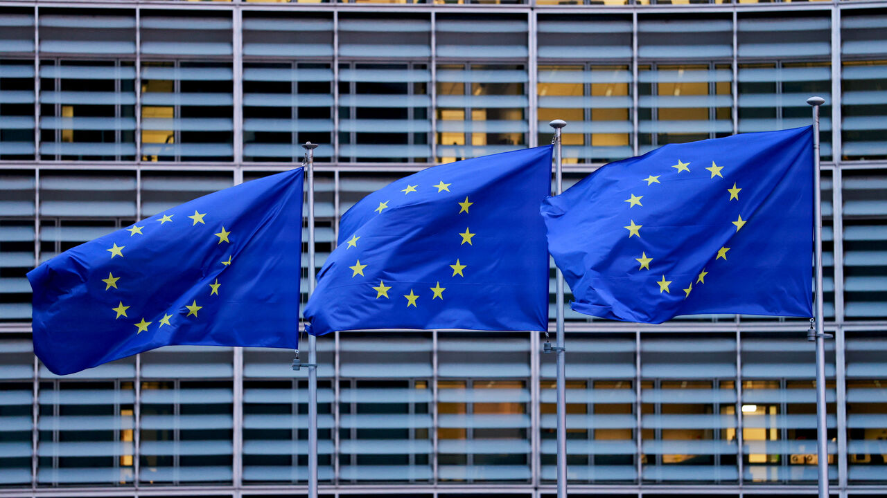 FILE PHOTO: European Union flags flutter outside the European Commission headquarters, on the day of a European Union leaders' summit in Brussels, Belgium, December 18, 2025. REUTERS/Stephanie Lecocq/File Photo