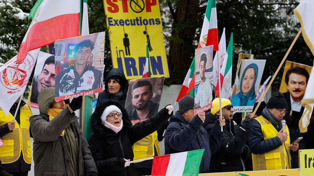 Supporters of the Iranian opposition group, the National Council of Resistance of Iran, protest to demand an immediate stop to the violence against protesters in Iran and an end to detentions and repression, in Berlin, Germany, January 3, 2026.  REUTERS/Axel Schmidt