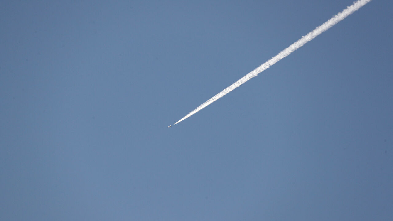 A Turkish fighter jet flies over the town of Hassa on the Turkish-Syrian border in Hatay province, Turkey January 20, 2018. REUTERS/Osman Orsal