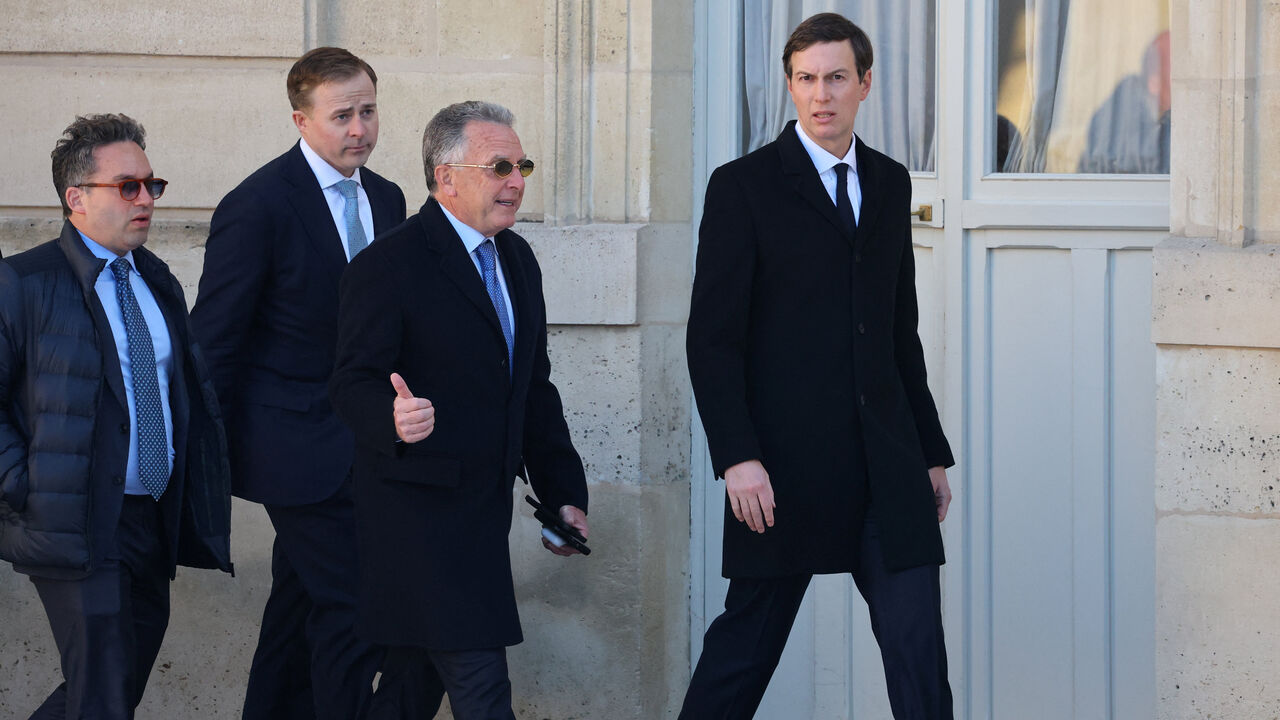 U.S. Special Envoy Steve Witkoff and Jared Kushner, U.S. President Donald Trump's son-in-law, arrive for a lunch meeting with French President Emmanuel Macron and Ukraine's President Volodymyr Zelenskiy before a summit of the so-called 'Coalition of the Willing' at the Elysee Palace in Paris, France, January 6, 2026. REUTERS/Sarah Meyssonnier