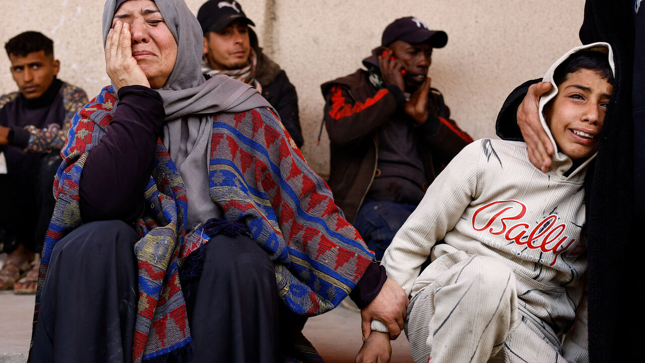 Mourners react during the funeral of Palestinians who, according to medics, were killed by Israeli strikes on Wednesday, at Al-Aqsa Martyrs Hospital, in Deir al-Balah, central Gaza Strip, January 21, 2026. REUTERS/Mahmoud Issa