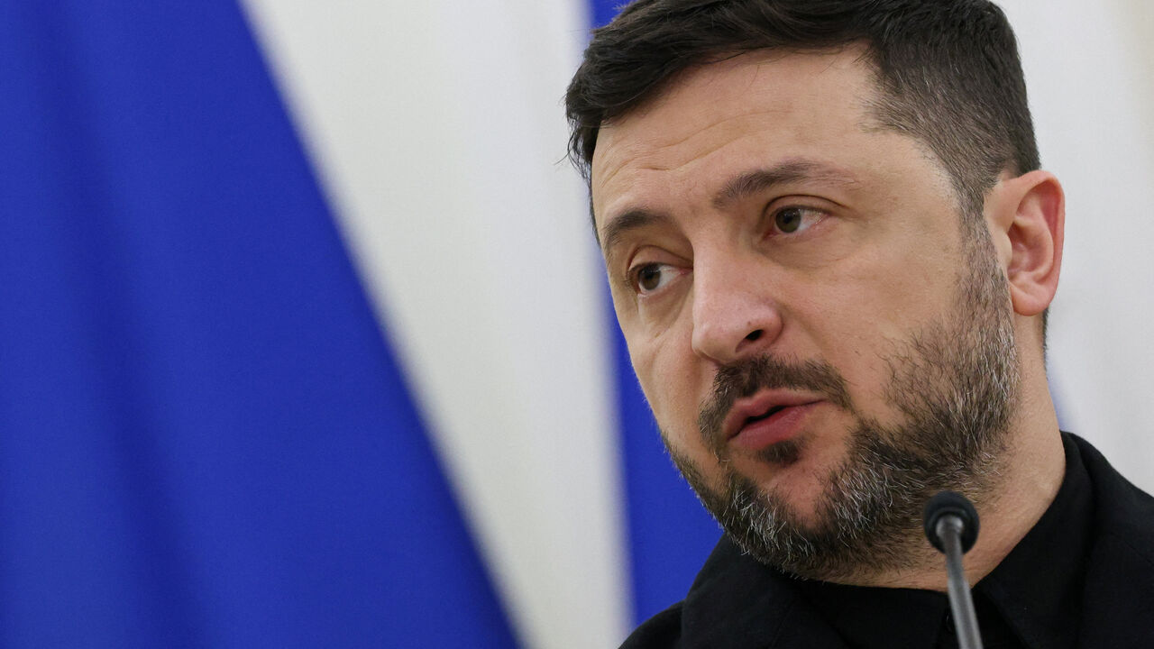 Ukrainian President Volodymyr Zelenskiy attends a press conference with Lithuanian President Gitanas Nauseda and Polish President Karol Nawrocki at the Presidential Palace in Vilnius, Lithuania, January 25, 2026. REUTERS/Kuba Stezycki