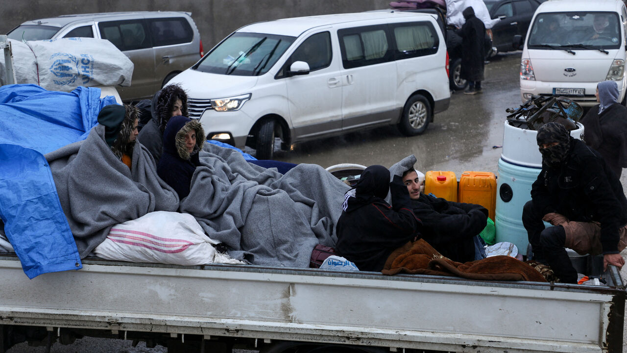 FILE PHOTO: Civilians sit in a vehicle as they flee Tabqa after clashes between the Syrian Democratic Forces (SDF) and the Syrian army, in Hasakah, Syria, January 18, 2026. REUTERS/Orhan Qereman/File Photo
