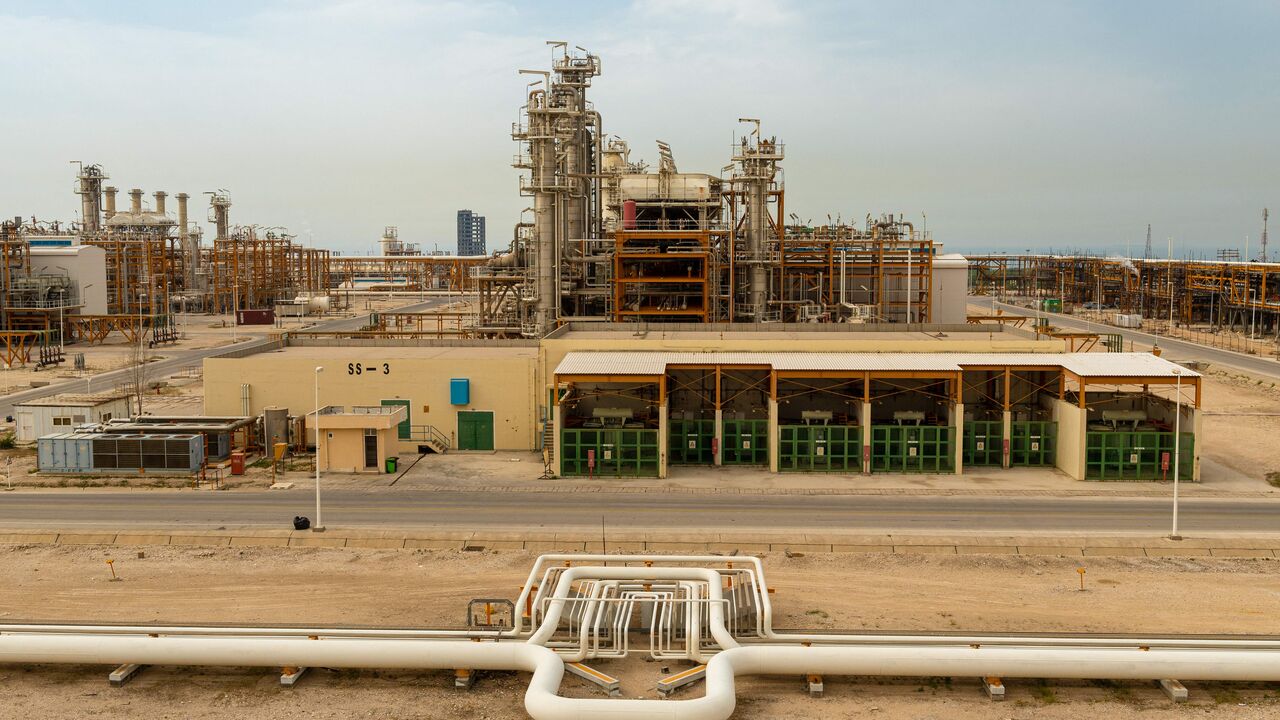03/04/2021 Asalouyeh, Iran. A view of refinery No. 2 (Phases 2, 3) of the? South Pars Gas-Condensate field in Asalouyeh Seaport, north of the Persian? Gulf in Iran.The South Pars Gas-Condensate field, the world's largest natural gas field, is shared with Qatar (North Dome) (Photo by Saeid Arabzadeh / Middle East Images / Middle East Images via AFP) (Photo by SAEID ARABZADEH/Middle East Images /AFP via Getty Images)