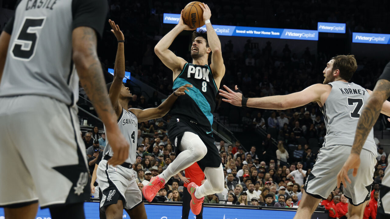 SAN ANTONIO, TX - JANUARY 03: Deni Avdija #8 of the Portland Trailblazers drives over the San Antonio Spurs in the second half at Frost Bank Center on January 3, 2026 in San Antonio, Texas. NOTE TO USER: User expressly acknowledges and agrees that, by downloading and or using this photograph, User is consenting to terms and conditions of the Getty Images License Agreement. (Photo by Ronald Cortes/Getty Images)